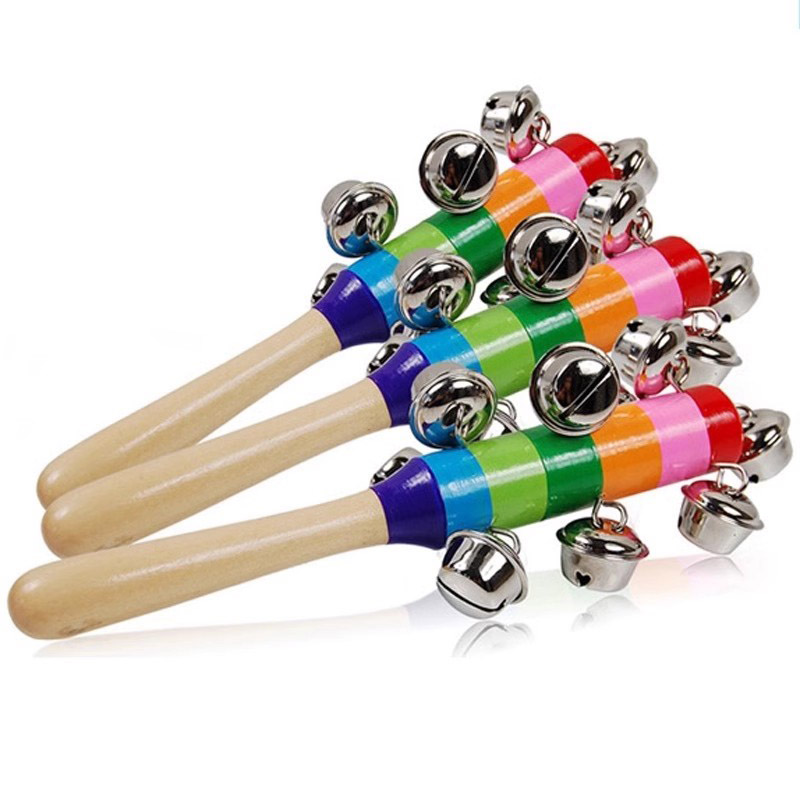 Musical Instrument For Toddlers - 5 個木製ジングルハンドベルレインボースティックシェーカーガラガラパーティー好意打楽器子供のためのベビーミュージカルおもちゃ