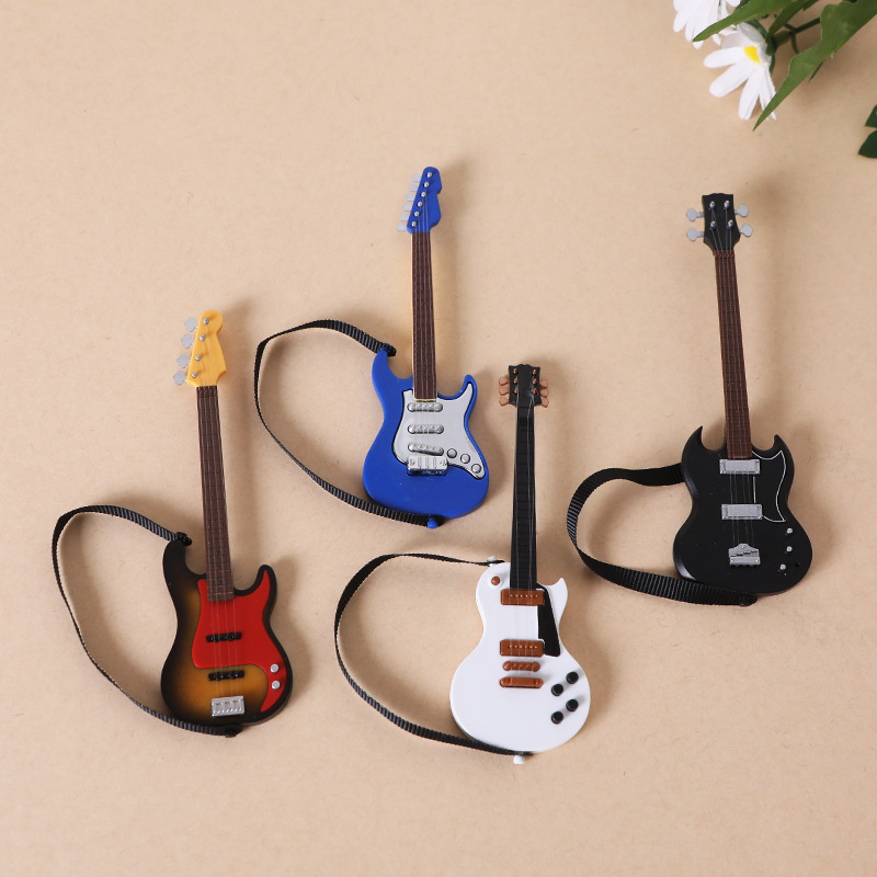 Musical Instrument Photo - 1:12 スケール人形楽器人形アクセサリー写真の小道具ミニチュアギターおもちゃブラウンブラックドールハウスギターモデル