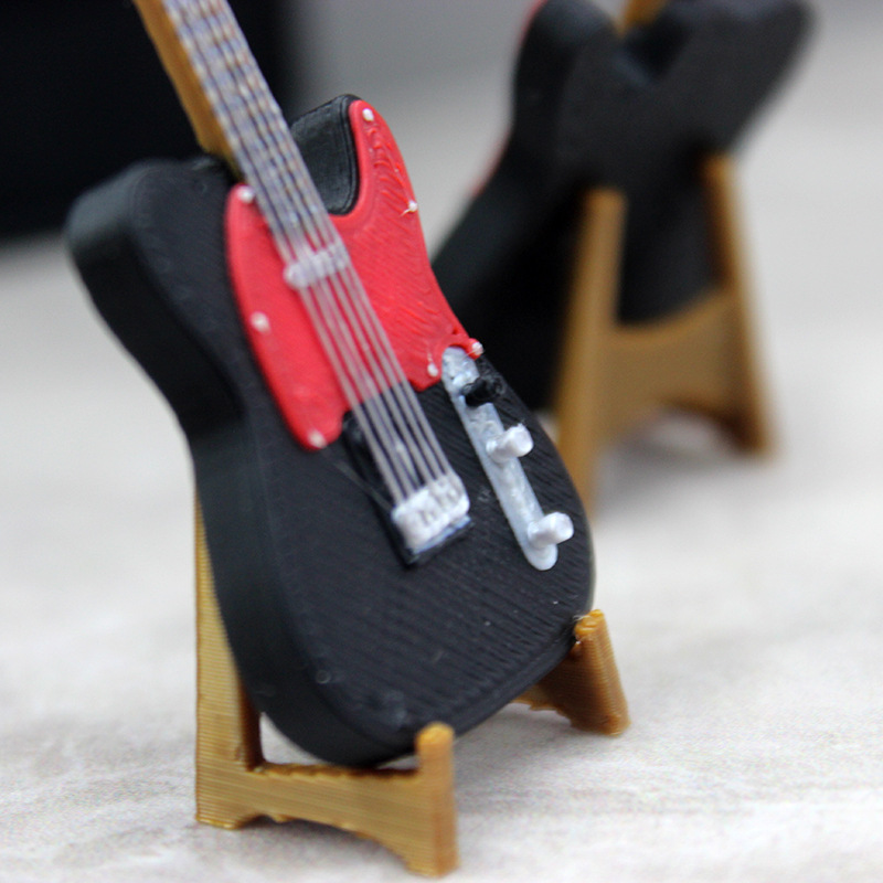 1:12スケールのエレクトリックギターの楽器模型。樹脂製で、 - Musical Instrument Photo のレビューと価格