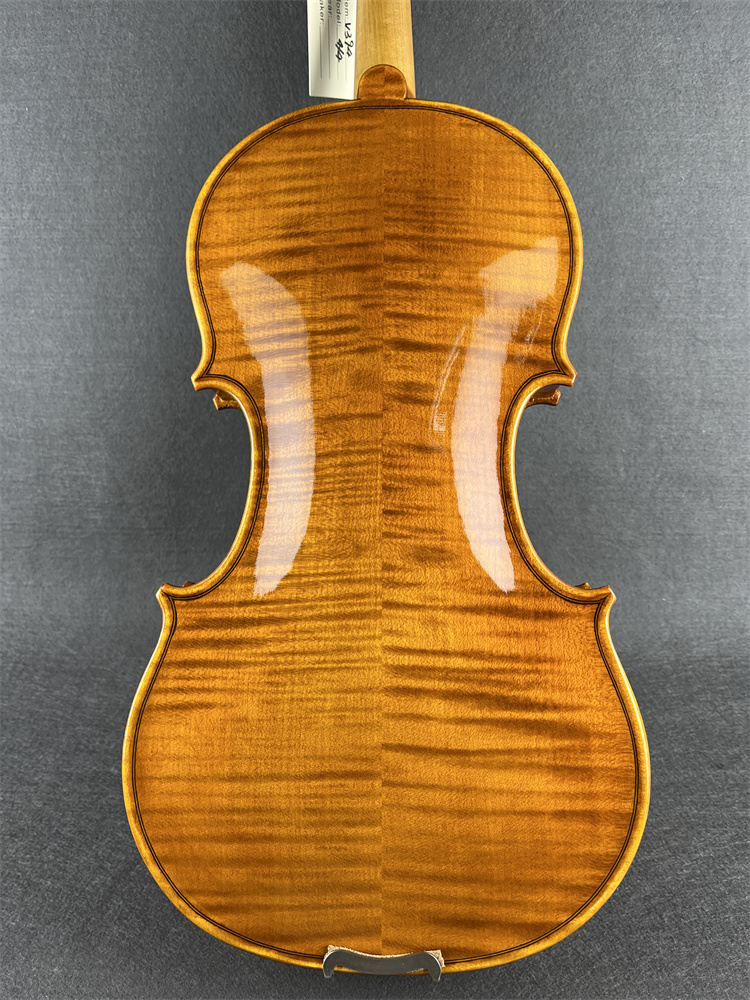 実物写真：フレイム加工されたヨーロピアンメープルウッド製ハン - Musical Instrument Photo のレビューと価格
